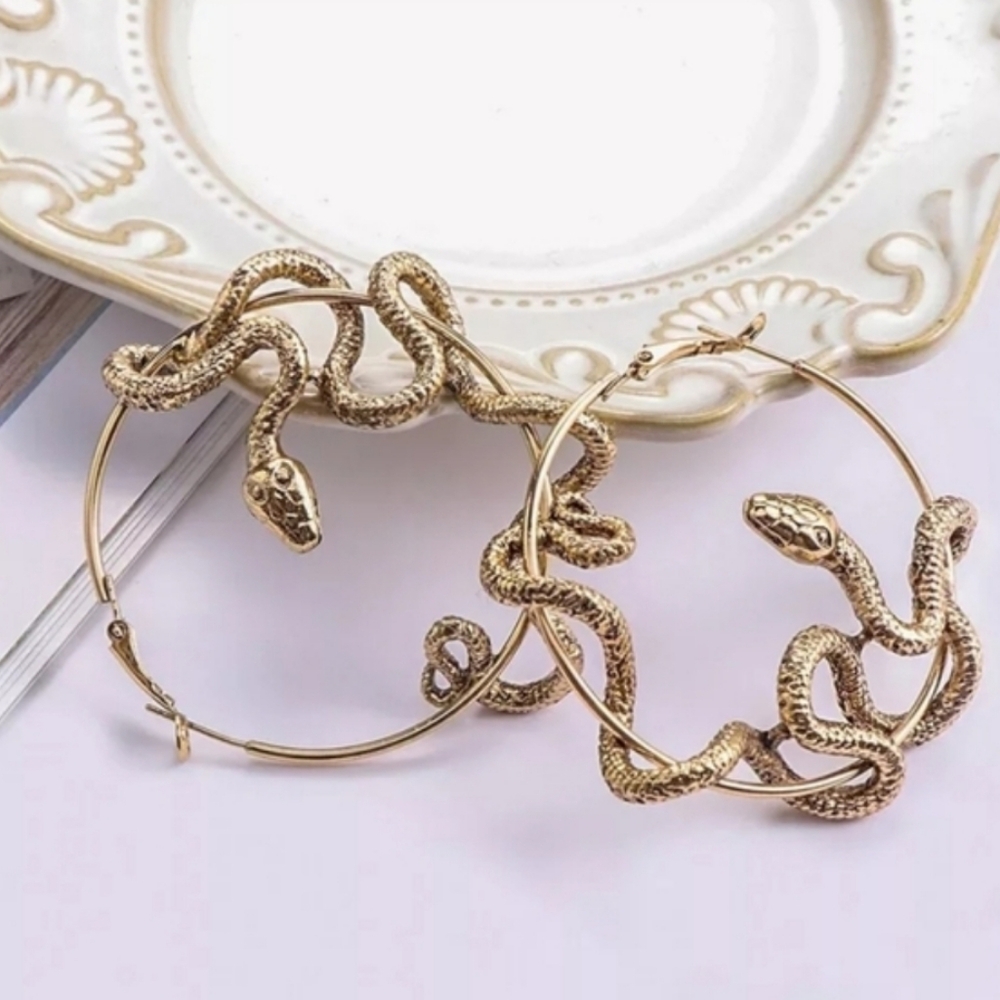 🐍snake hoop earrings 💛